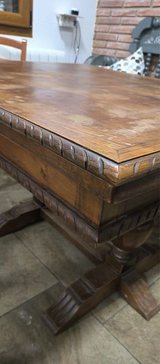 Mesa de comedor de nogal