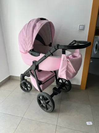 Carro de bebé rosa