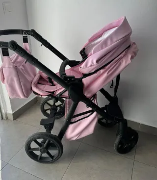 Carro de bebé rosa