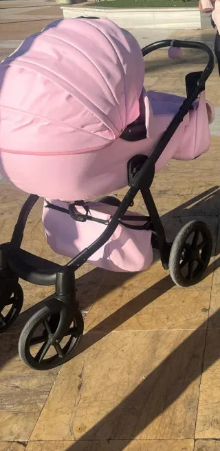 Carro de bebé rosa