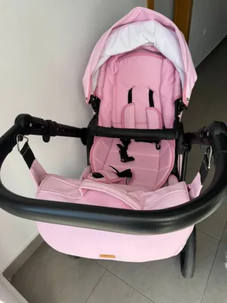 Carro de bebé rosa