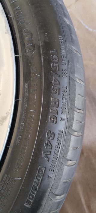 Llantas Ford 16 pulgadas con neumáticos 70%