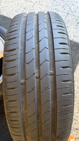 Llantas Ford 16 pulgadas con neumáticos 70%