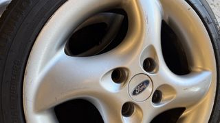 Llantas Ford 16 pulgadas con neumáticos 70%