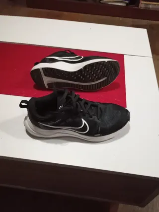 Zapatillas Nike Running Mujer Negras y Blancas