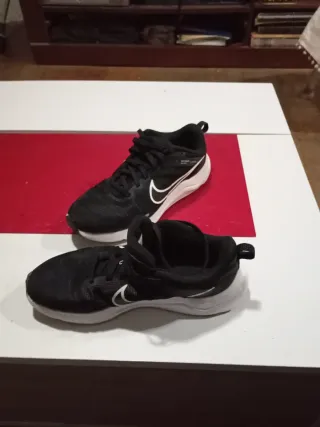 Zapatillas Nike Running Mujer Negras y Blancas