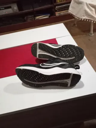 Zapatillas Nike Running Mujer Negras y Blancas