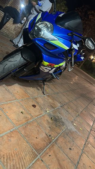 Suzuki GSX-R Azul y Blanca 600cc