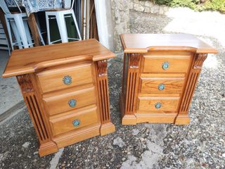 Cabecero y 2 mesitas de noche de pino. Buen estado