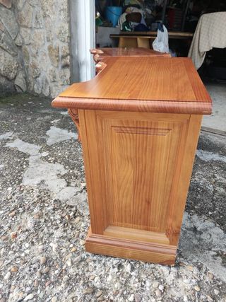 Cabecero y 2 mesitas de noche de pino. Buen estado