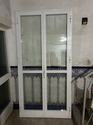 Ventanal de aluminio blanco