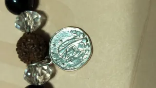 Pulsera Virgen Niña Onix, cristales y rudrask