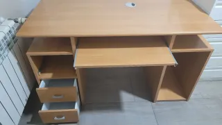 Mesa de estudio de madera  Con 2 cajones.130X60cm