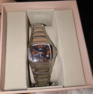 Reloj Lotus Plata y Naranja
