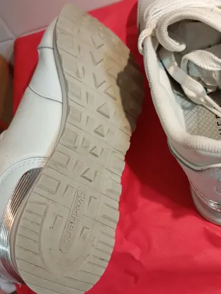 Zapatillas Skechers Mujer Blancas y Plateadas