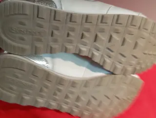 Zapatillas Skechers Mujer Blancas y Plateadas