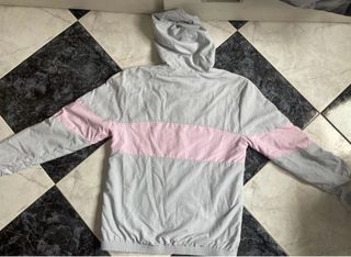 Cortavientos Adidas gris y rosa