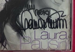 antiguo CD Laura Pausini Autografiado/Dedicado