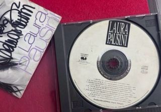 antiguo CD Laura Pausini Autografiado/Dedicado