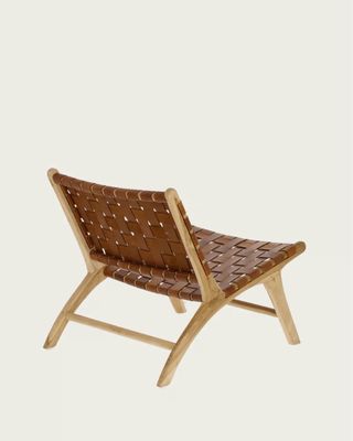 Sillón Calixta de piel trenzada y madera de teca