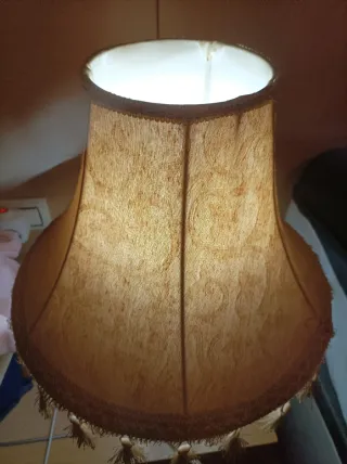 Lámpara de mesa vintage con flecos