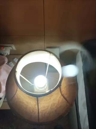 Lámpara de mesa vintage con flecos