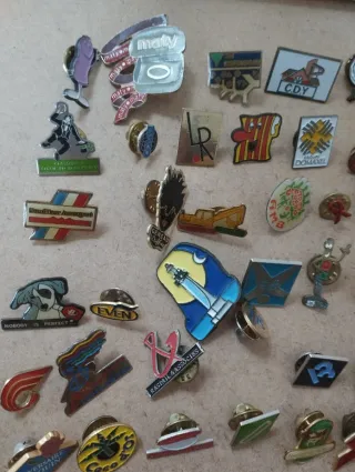 Lote 100 pins variados