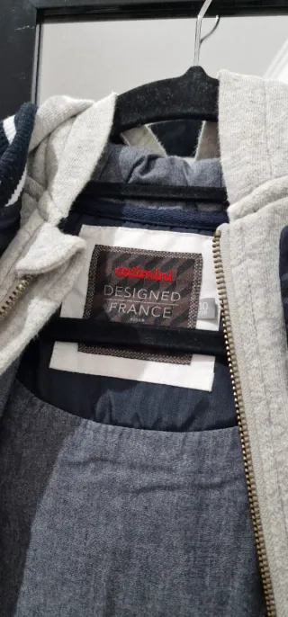 Cazadora bomber azul y blanca