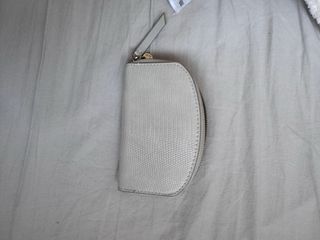 Cartera pequeña Mango beige y dorada
