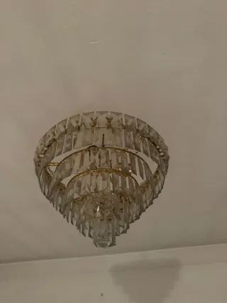 Lámpara de cristal y metal dorada  escucho ofertas