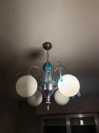 Lámpara de cristal y metal dorada  escucho ofertas