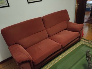 Sofá rosa/rojo de tela