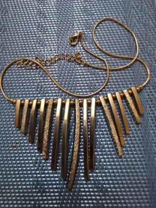 Collar bisutería dorado