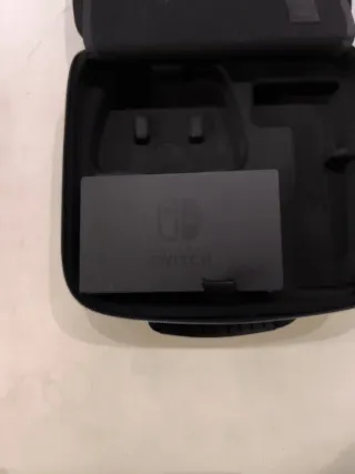 Nintendo Switch, Dock, Cargador y funda del pack