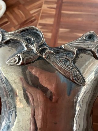 Jarra con punzones de plata inglesa