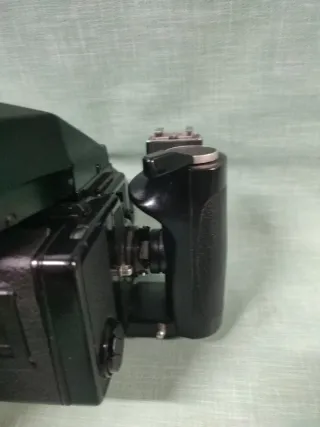 Cámara Zenza Bronica ETRsi Analógica con objetivo.