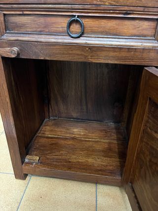 Mesilla de madera rústica