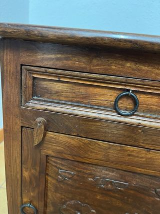 Mesilla de madera rústica