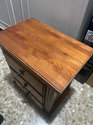 Mesilla de madera maciza