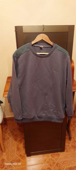 Chaleco de caza verde, pantalones, camisas...