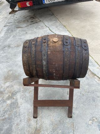 Barrilete antiguo madera y metal