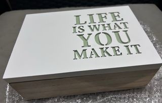 Caja de madera decorativa