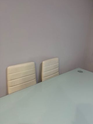 Mesa cristal de comedor blanca y 6 sillas polipiel