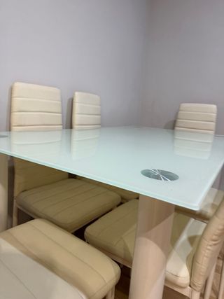 Mesa cristal de comedor blanca y 6 sillas polipiel