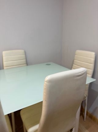 Mesa cristal de comedor blanca y 6 sillas polipiel