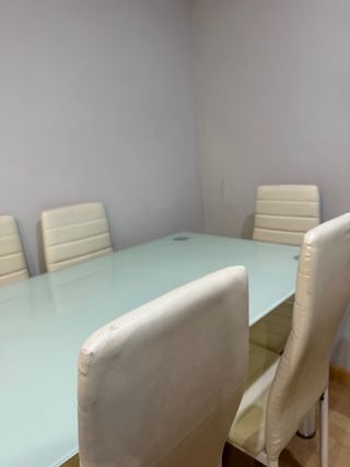 Mesa cristal de comedor blanca y 6 sillas polipiel