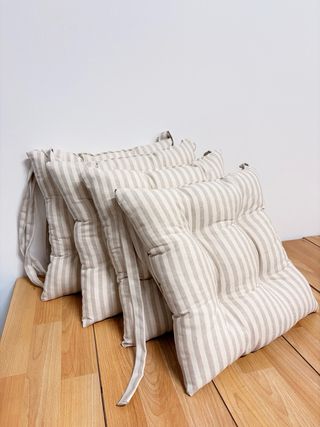 Cuscini coprisedia a righe beige