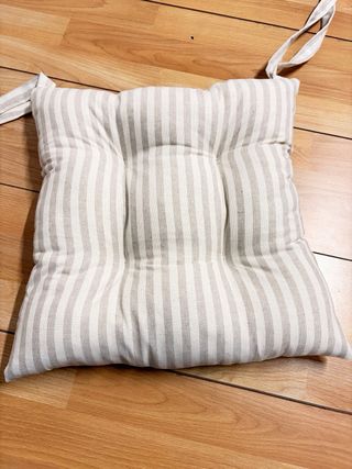 Cuscini coprisedia a righe beige