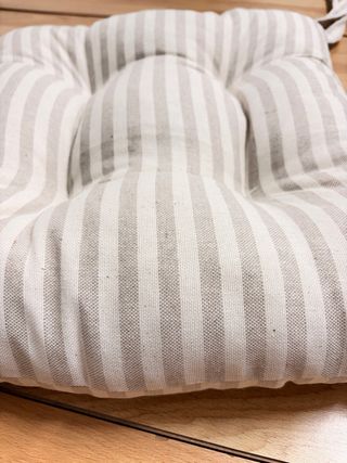 Cuscini coprisedia a righe beige