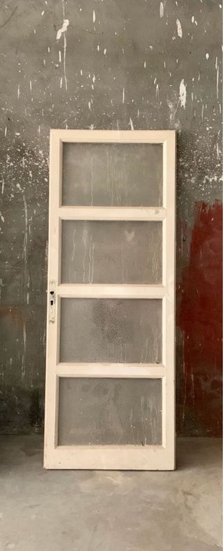 Puerta antigua madera con cristal